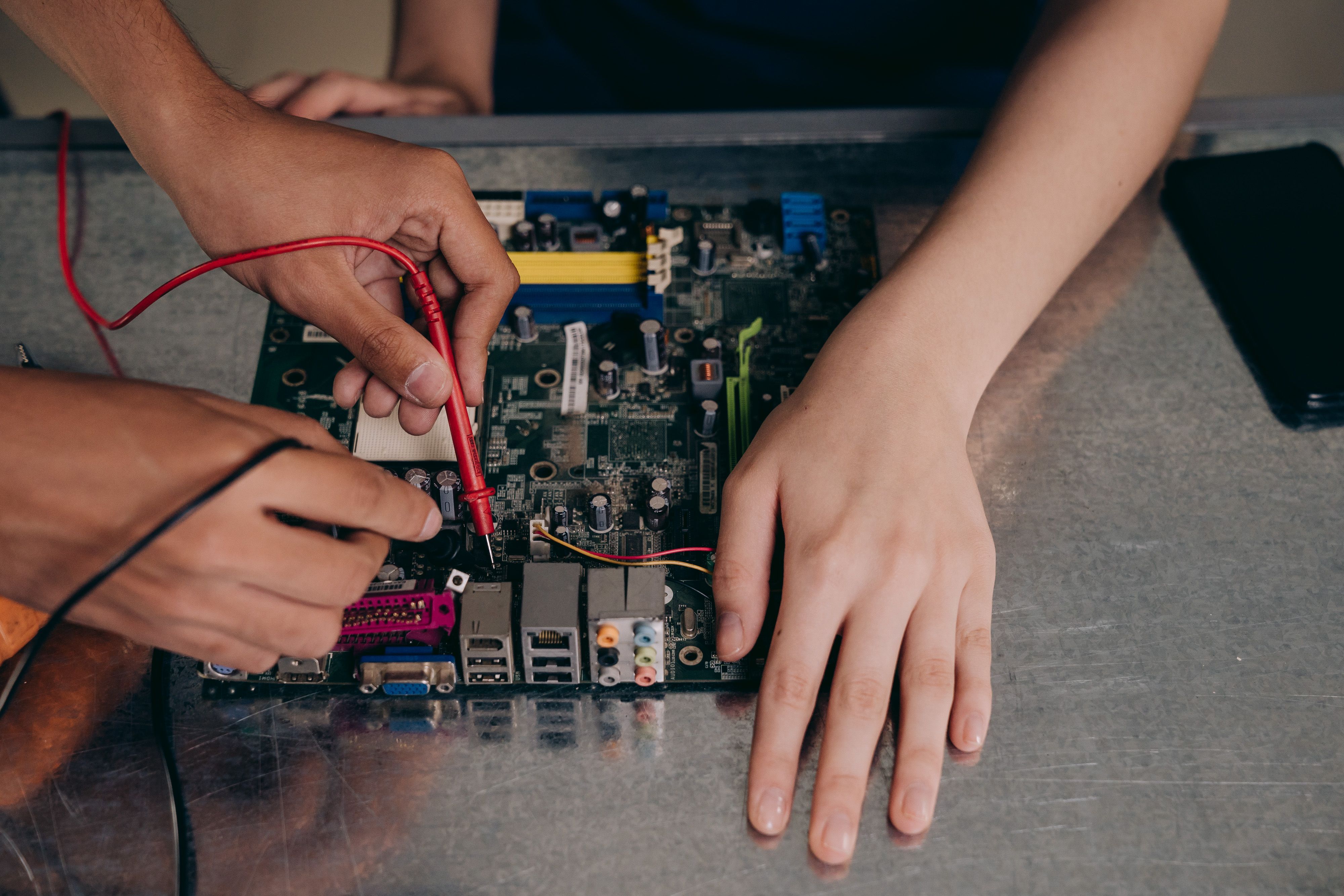 Yavaş bilgisayar hızlandırma için SSD ve RAM yükseltme yapan İSS Bilişim teknik servisi